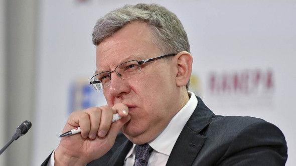 Счетная палата считает, что количество чиновников в России в ближайшие 6 лет можно сократить на треть.