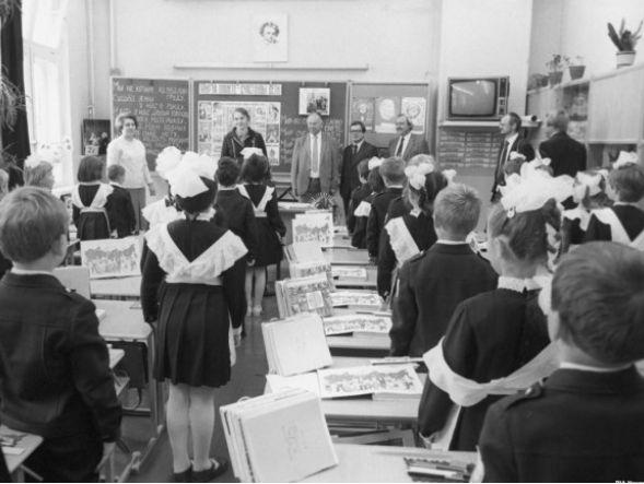 В мае 1959 года д-р Ц.Р.С. Мэндэрс подготовил для комитета по вопросам науки НАТО доклад на тему «Научно техническое образование и кадровые резервы в СССР»