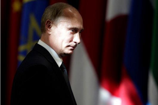 Население не ожидает помощи от государства, но при этом понимает, что выжить в одиночку не получится. Поэтому люди стремятся к объединению, но не с более сильным, а с себе подобными