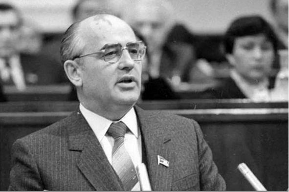 В начале 1980-х перед советским руководством стояли задачи, касающиеся во многом технологического отставания СССР