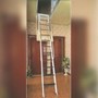 Цельнометаллическая чердачная трехсекционная складная лестница, предназначенная для помещений с высокими потолками