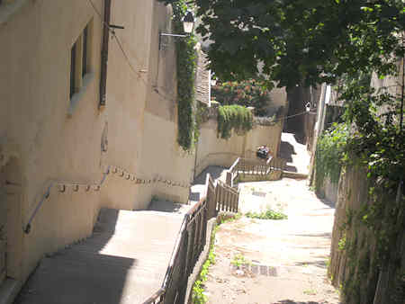 ����� ����