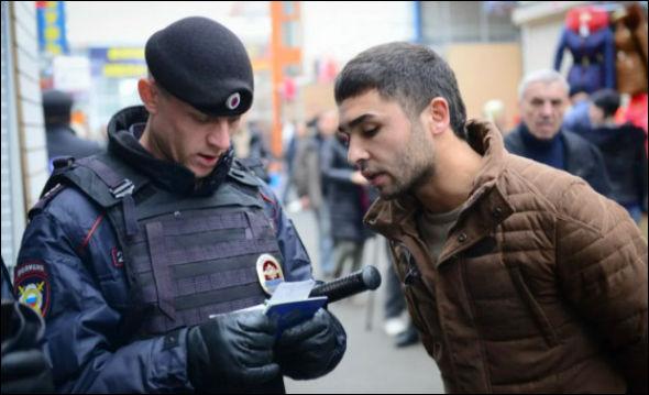 проверка документов у мигранта