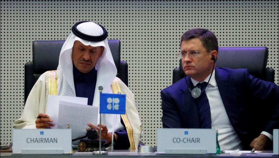 Страны ОПЕК+ договорились пойти на самое резкое сокращение добычи нефти