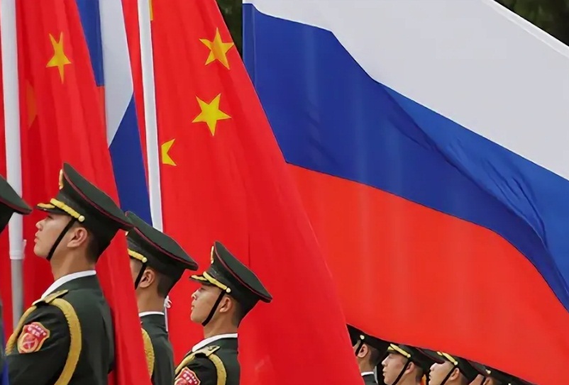 флаги России и Китая