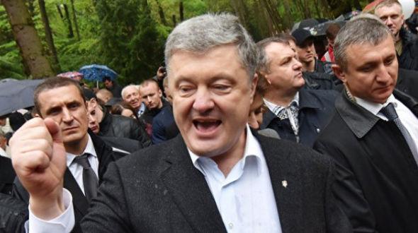 украинская олигархическая политика напоминает уже не просто выборы главврача в психушке, но интриги психов по захвату кабинета главврача в горящей лечебнице