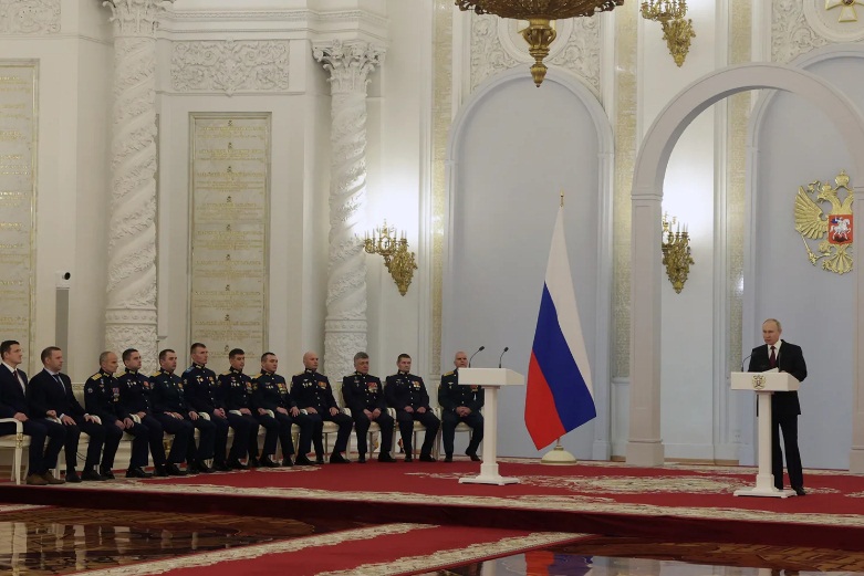 Путин наградил героев СВО