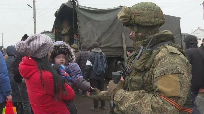 сами украинцы увидели спасение в Российском солдате