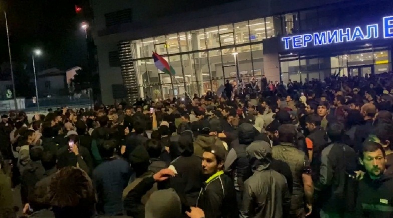 беспорядки в аэропорту Махачкалы