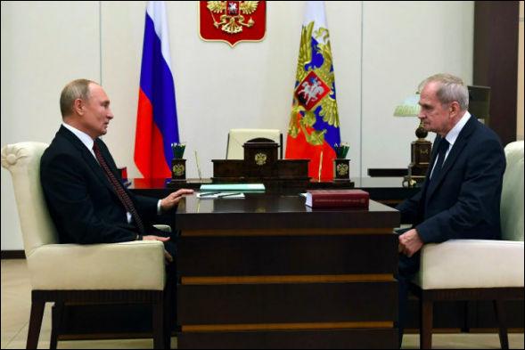 президент РФ Владимир Путин с главой Конституционного суда РФ Валерием Зорькиным