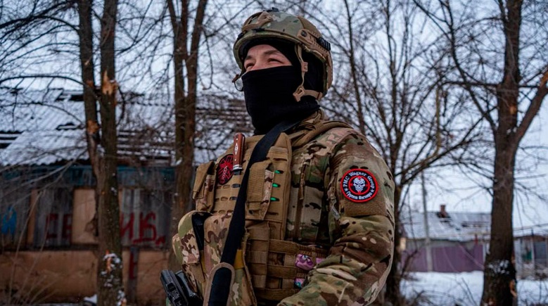 Российские военные контролируют практически все дороги к Артемовску