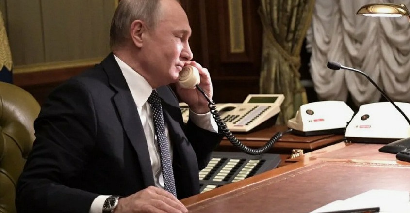 Путин по телефону