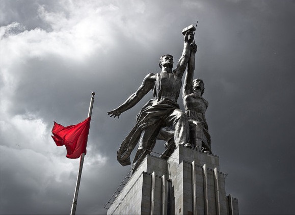 рабочий и колхозница