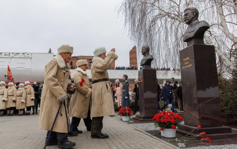 "сакрализация Сталина достигла апогея