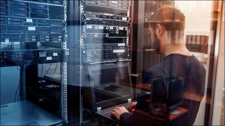 программист за работой
