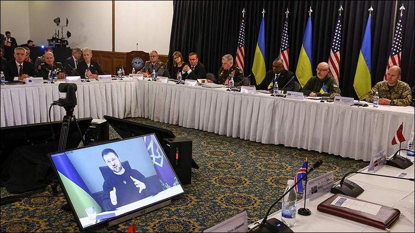 Собравшиеся вчера на базе США в германском Рамштайне