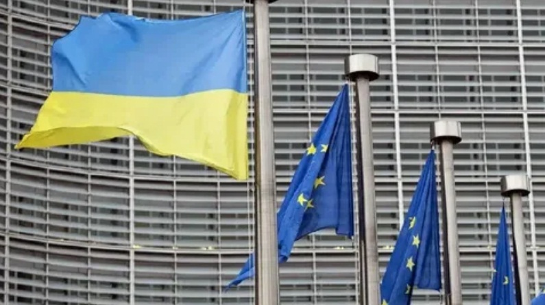 флаги украины и ес