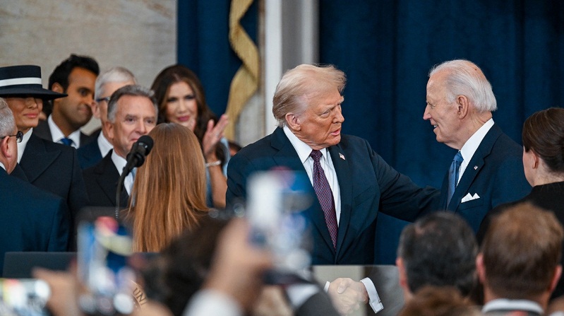 трамп на инаугурации с байденом
