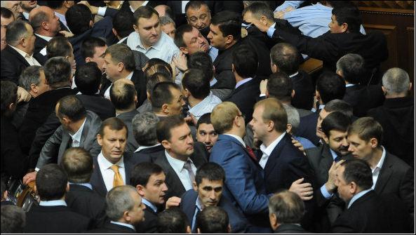 для украинского общества (нео-)феодальный код оказался вполне приемлемым и естественным
