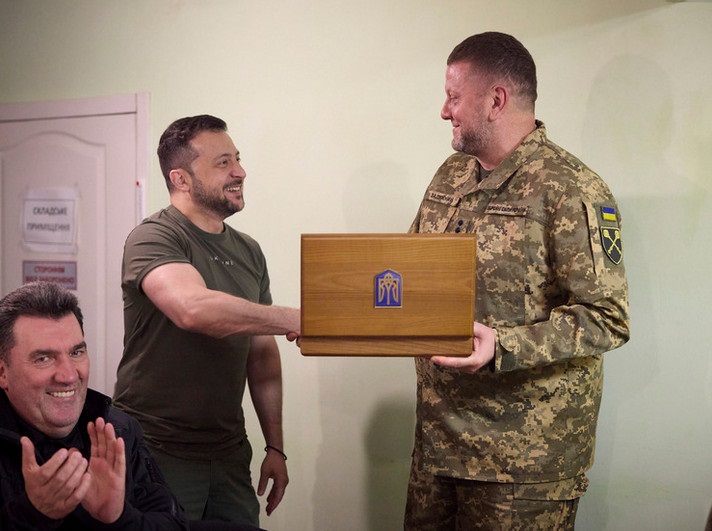 Отношения между президентом Украины и главкомом ВСУ обостряются