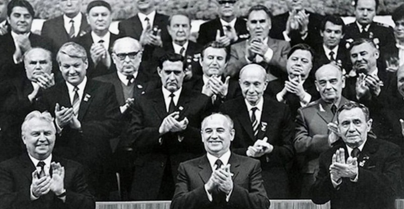 23 апреля 1985 года Михаил Горбачев провозгласил курс на перестройку